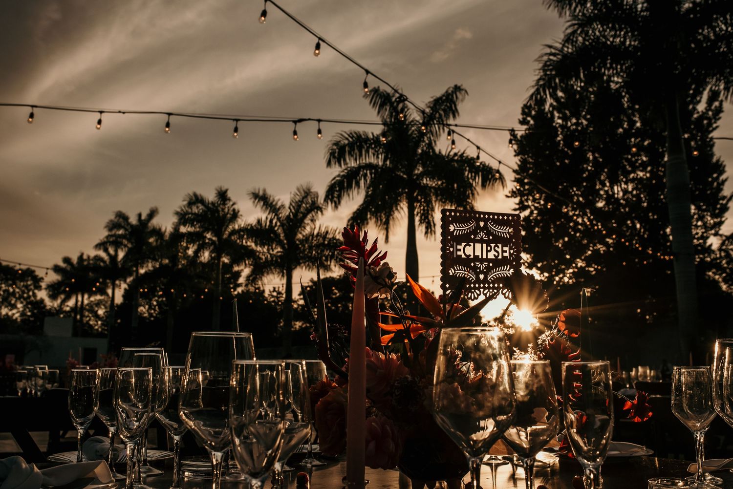 Candid hacienda wedding in Mérida Yucatán – authentic love story in Hacienda Sac Chich.