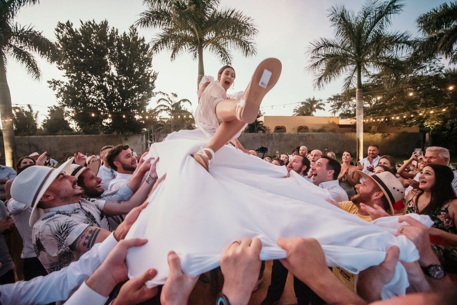 Candid hacienda wedding in Mérida Yucatán – authentic love story.