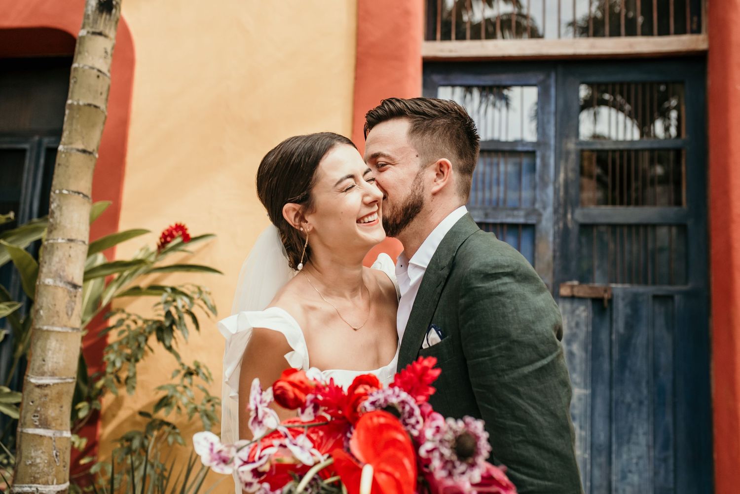 Candid hacienda wedding in Mérida Yucatán – authentic love story in Hacienda Sac Chich.