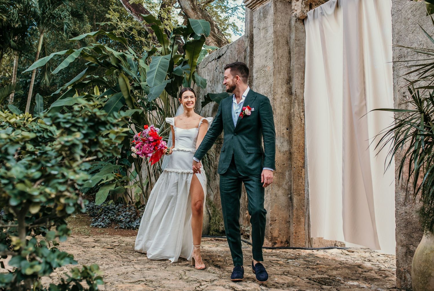 Candid hacienda wedding in Mérida Yucatán – authentic love story.