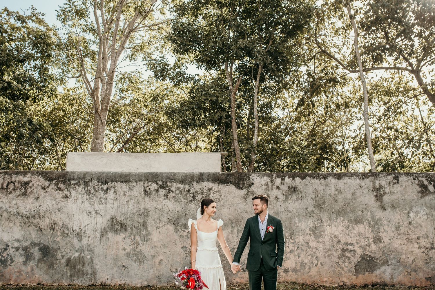 Candid hacienda wedding in Mérida Yucatán – authentic love story in Hacienda Sac Chich.