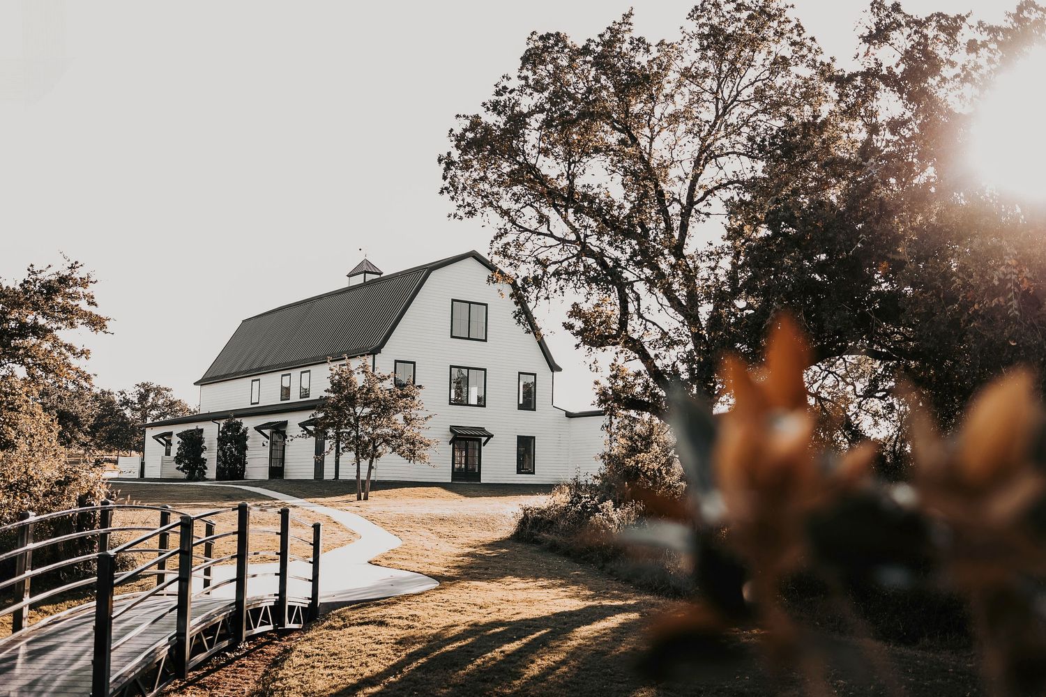 Barn wedding reception photographed by April Pinto Photography