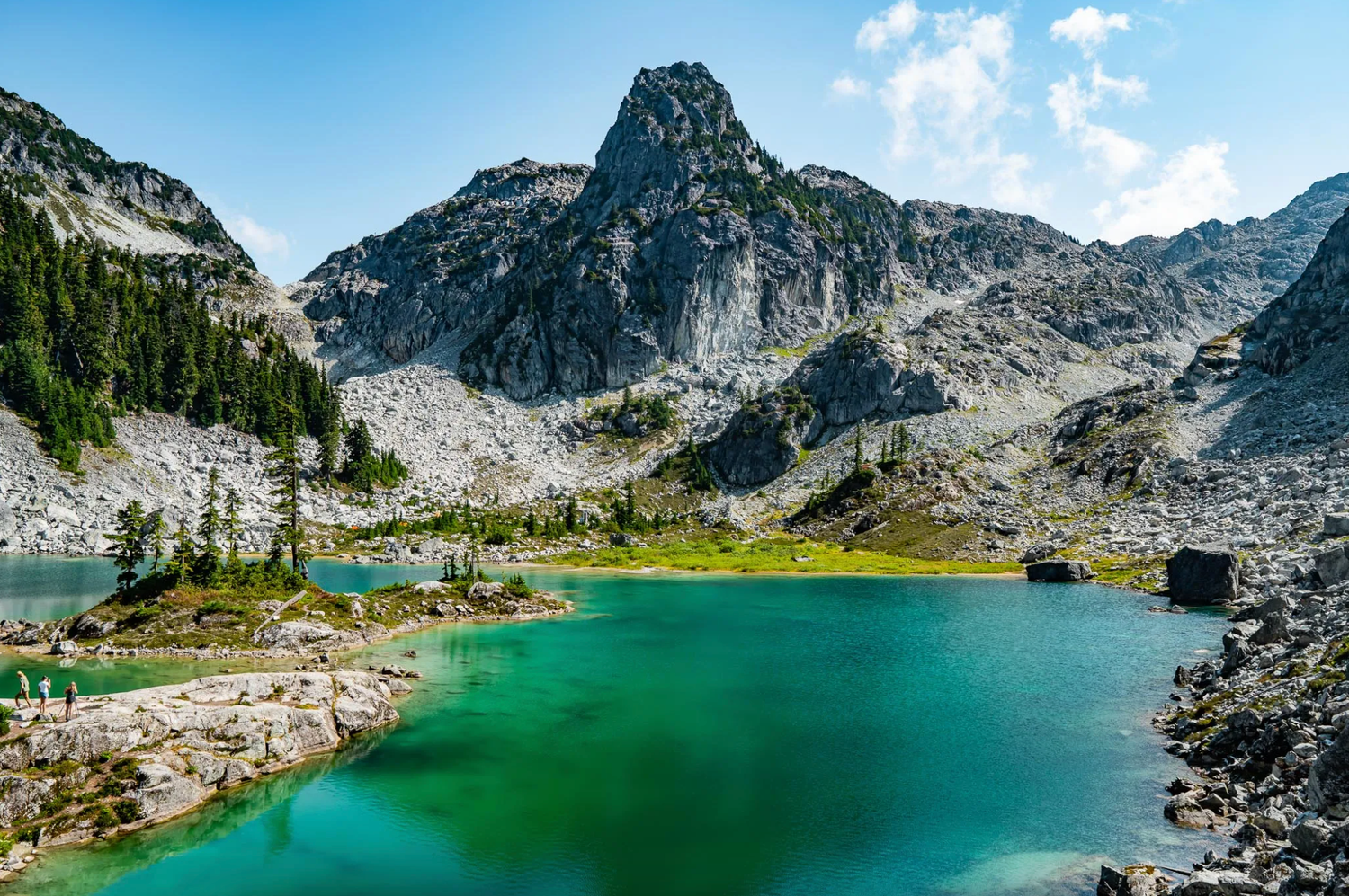 Vibrant turquoise Watersprite Lake in Squamish is surrounded by rocky mountains