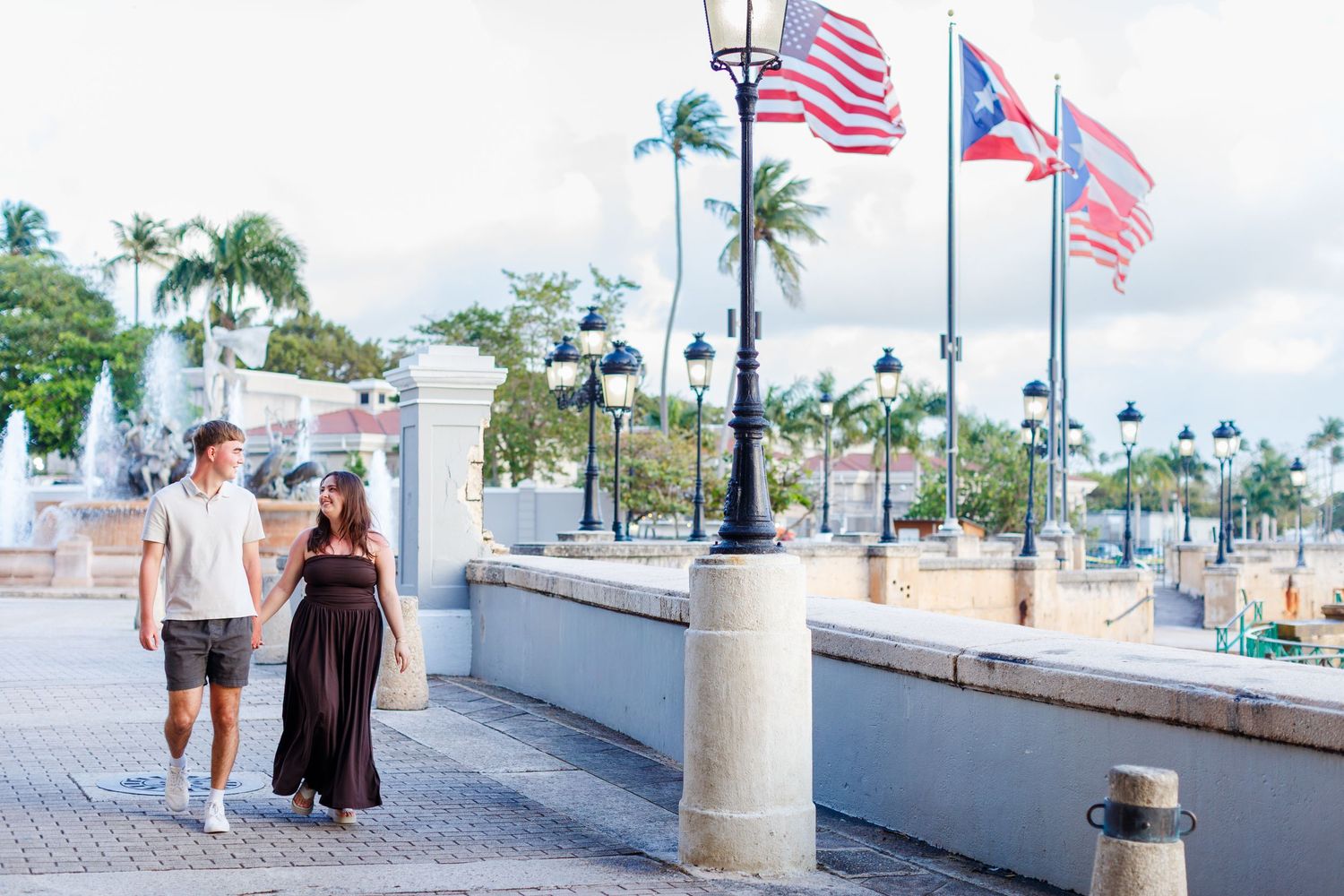 Couples portrait at Fuente Raíces in Old San Juan, Puerto Rico.