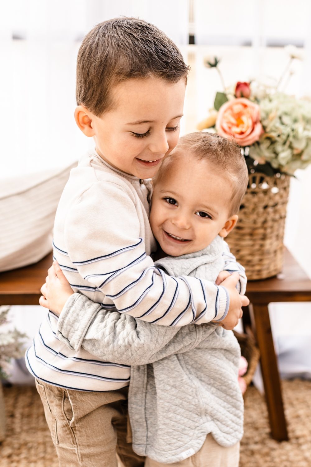 brothers sibling love photoshoot mini session Salem nh little glass house