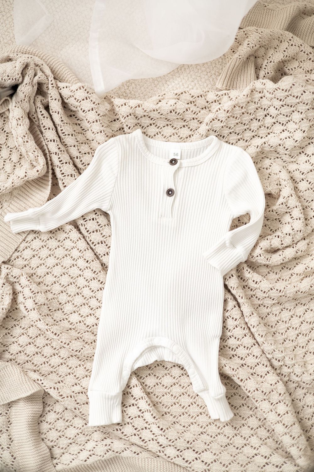 baby photography outfit Nottingham neutral white tones newborn session