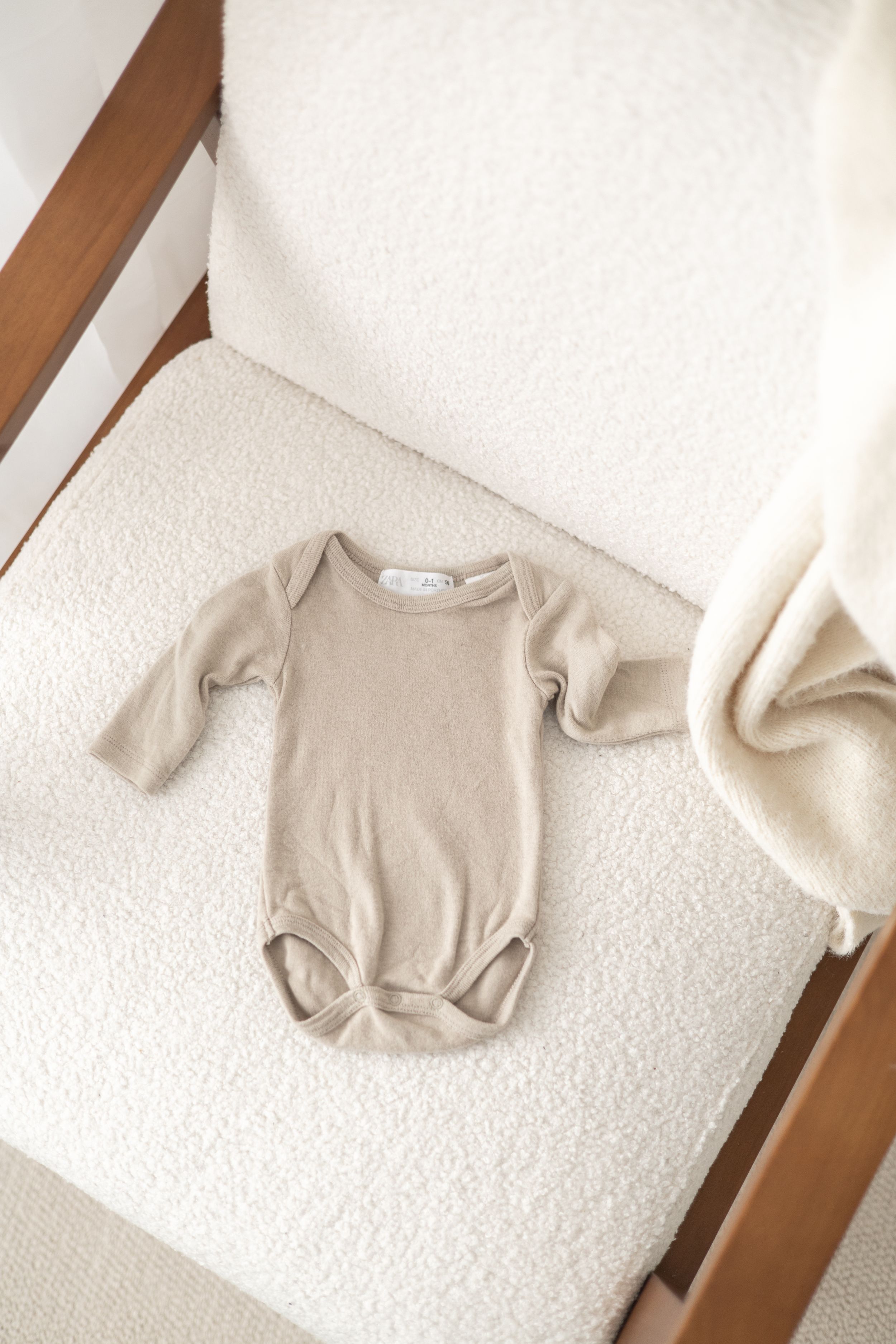 neutral newborn baby grow outfit Nottingham baby photography studio clothing