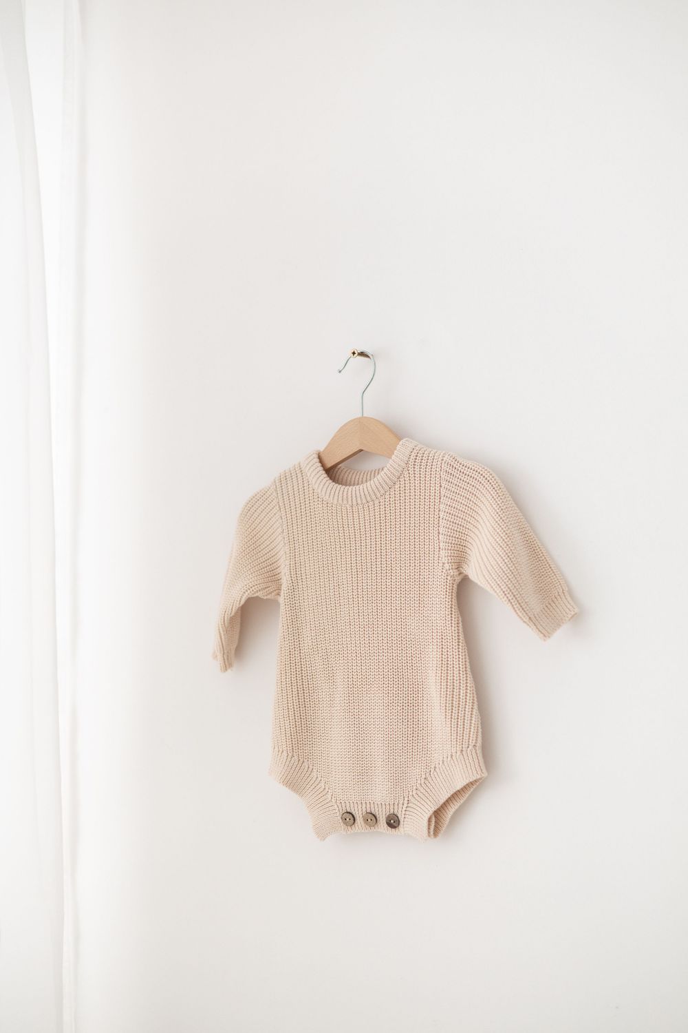 neutral knitted baby clothing Nottingham newborn photoshoot wardrobe