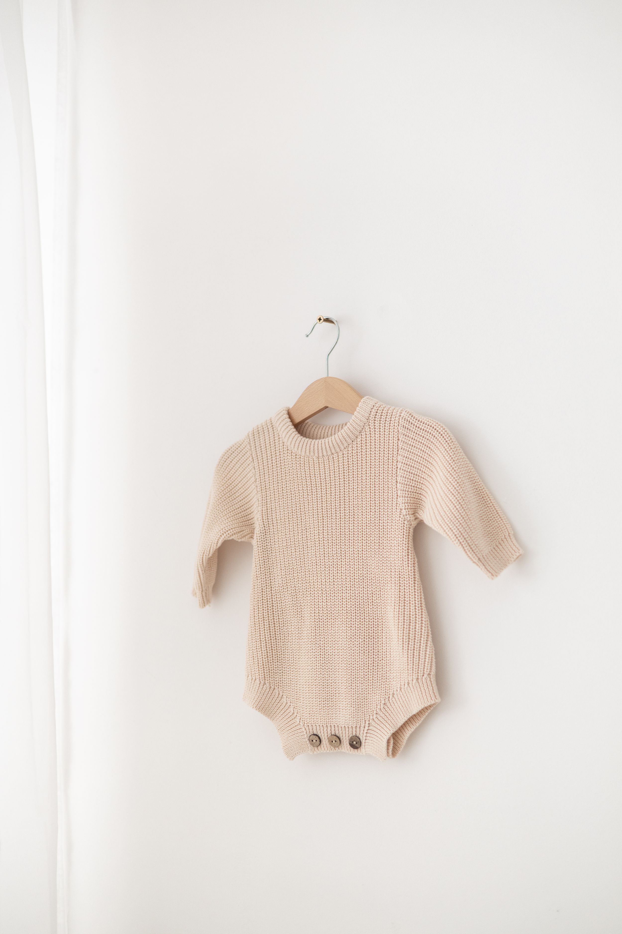 neutral knitted baby clothing Nottingham newborn photoshoot wardrobe