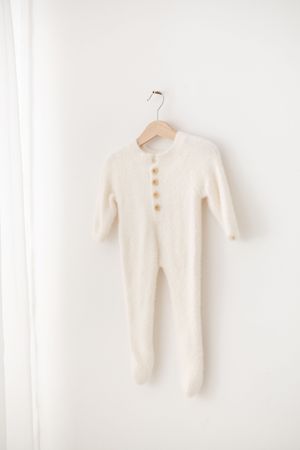 Cream baby outfit for newborn photography Nottingham cosy studio style