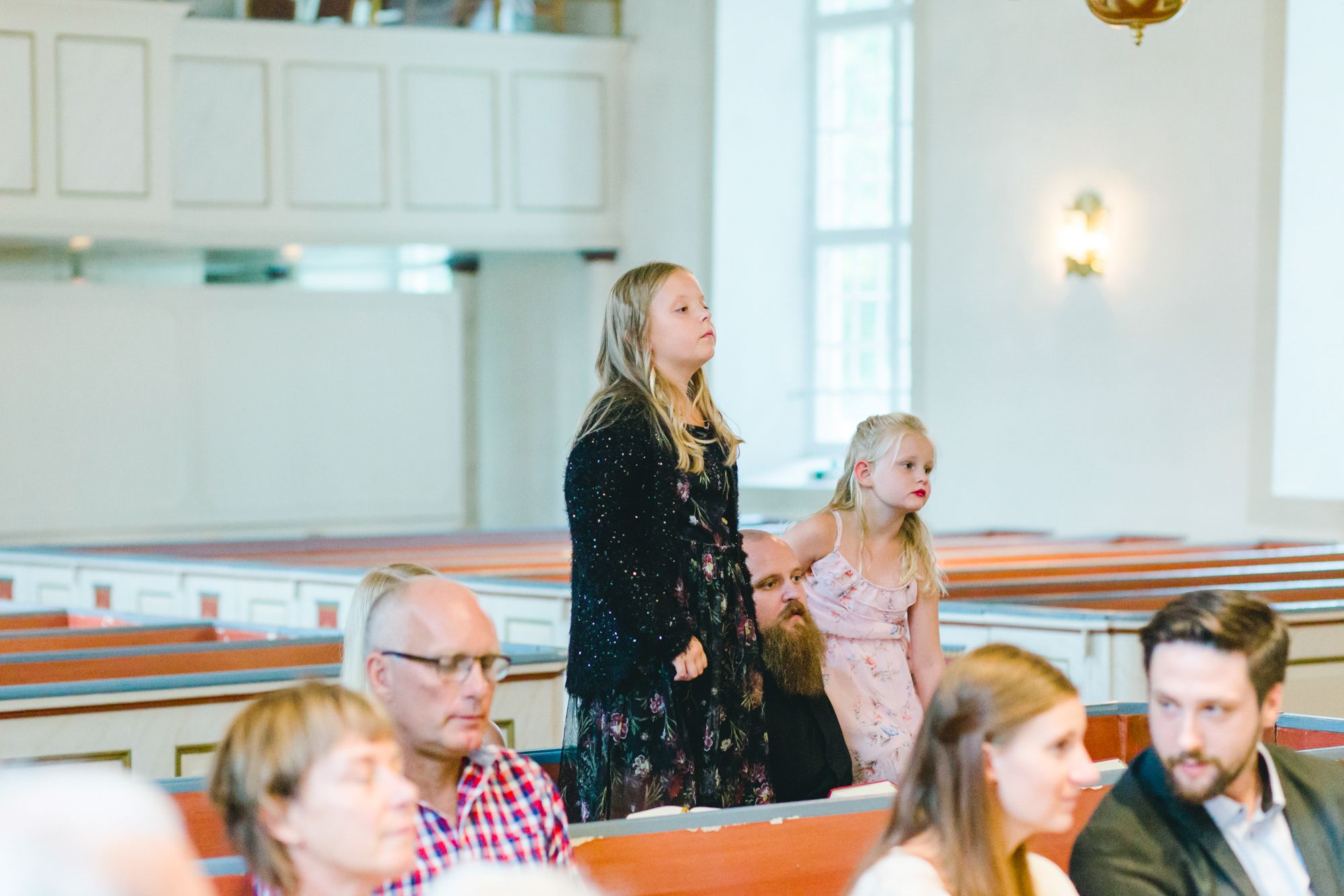 Mailos dop i Bollebygd kyrka & Hultefors Stationshus. Fotograf Rebecca Nordin. Dopfotografering.