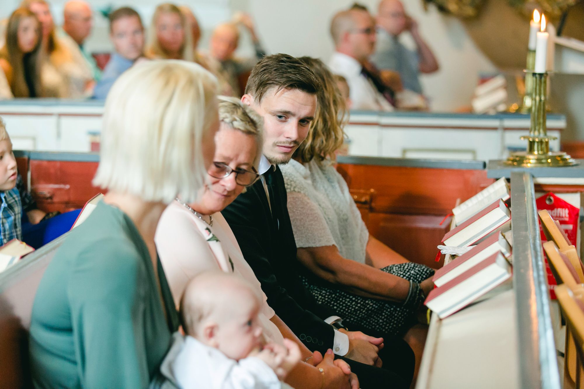 Mailos dop i Bollebygd kyrka & Hultefors Stationshus. Fotograf Rebecca Nordin. Dopfotografering.