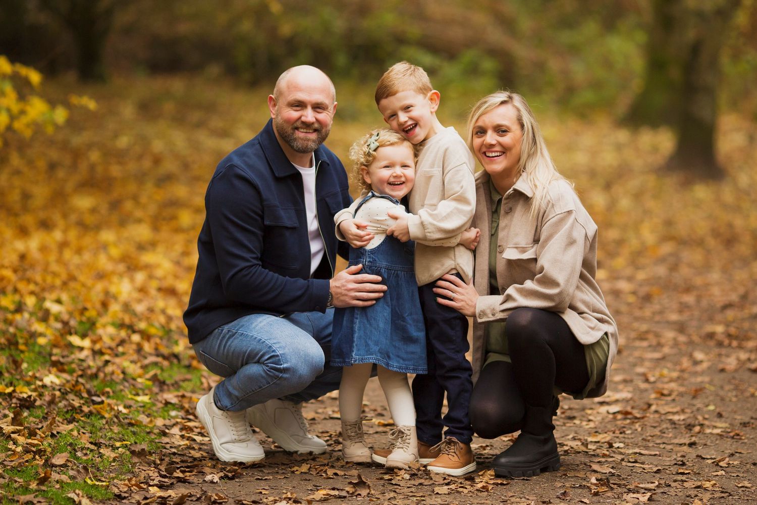 outdoor family  photography by Little Wonderland Photography Widnes Cheshire