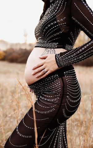Maternity sessin image.