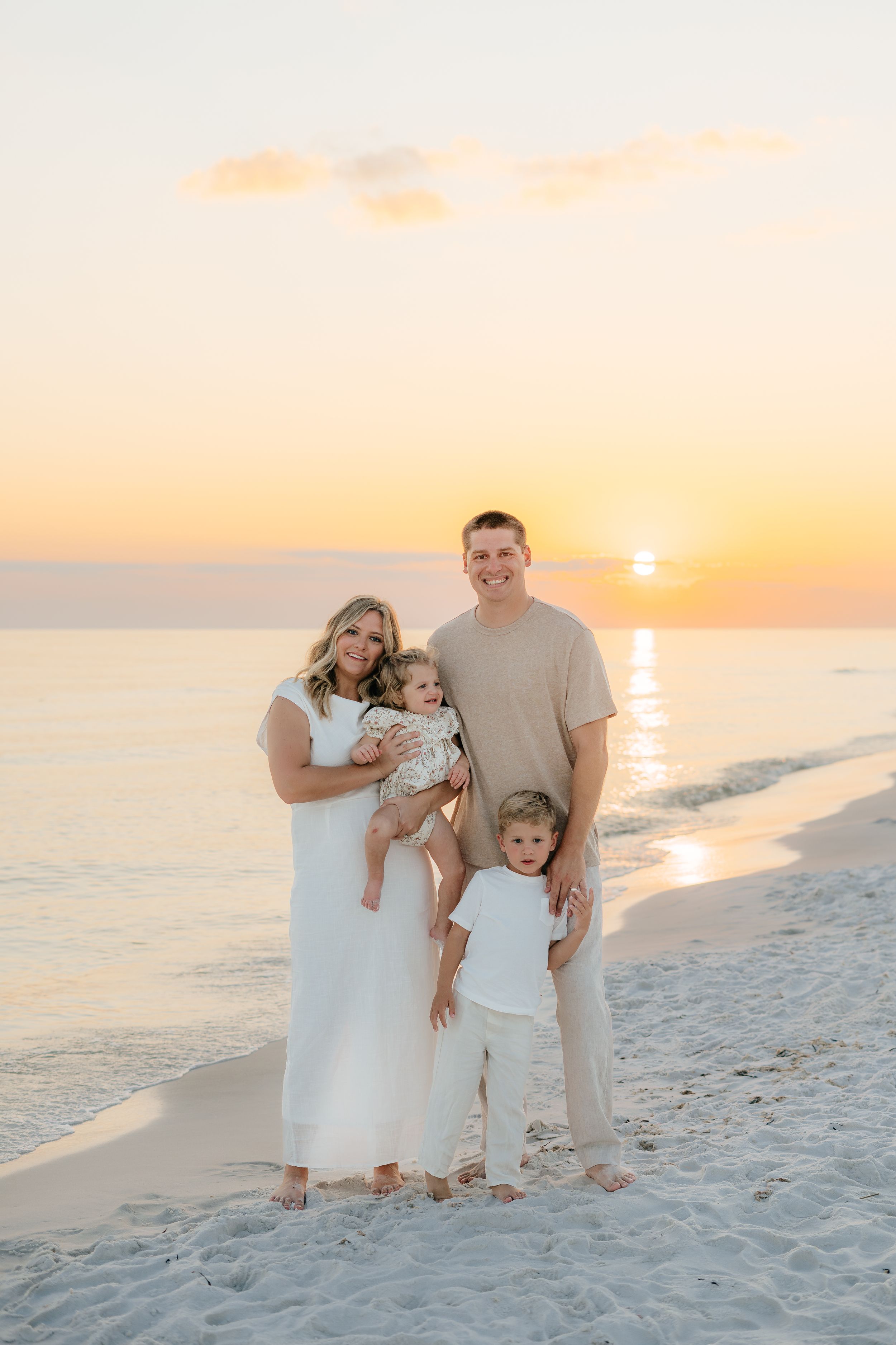 Signature portraiture for the effortlessly coastal soul.
Serving 30A, Seaside, Santa Rosa Beach, and destination lovers worldwide.