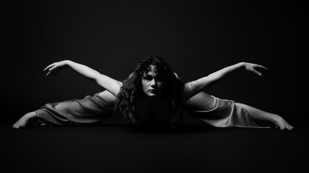Photographer Janesville Wisconsin. Contemporary. Dance. Studio Photography. Artistic. Action shots. Movement Photography.
