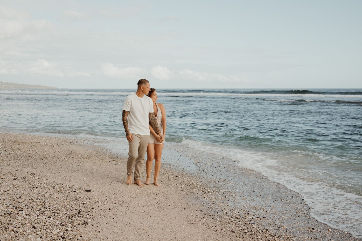 photographe de couple aux sables d'olonne, une séance photo sur la plage