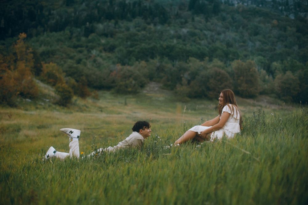 Fall engagement session with couple and their dog at Buffalo Peak in Provo Canyon, captured by Utah cinematic photographer Julia Fay Photo.