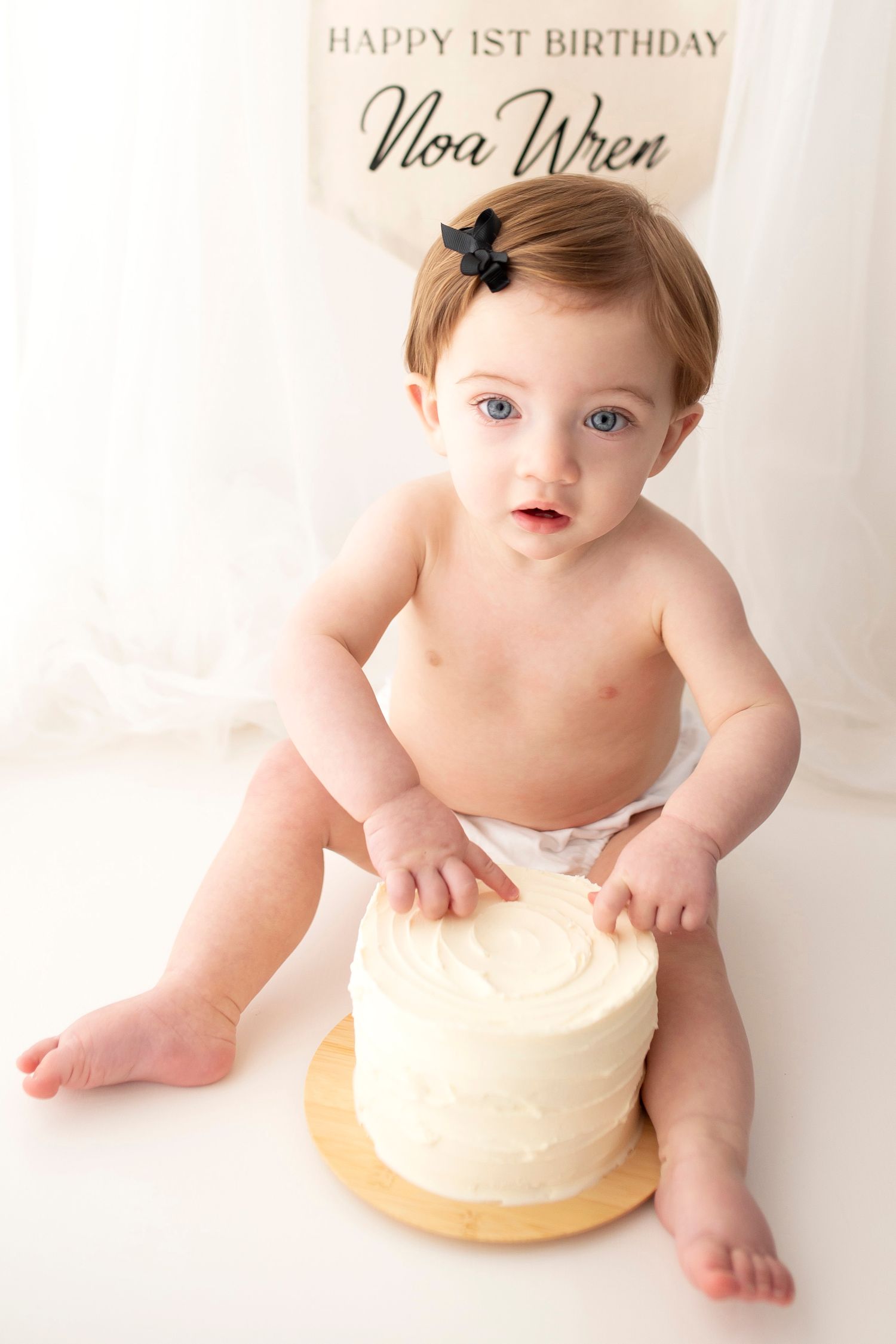classic tasteful minimalist modern cake smash by little wonderland photography widnes cheshire