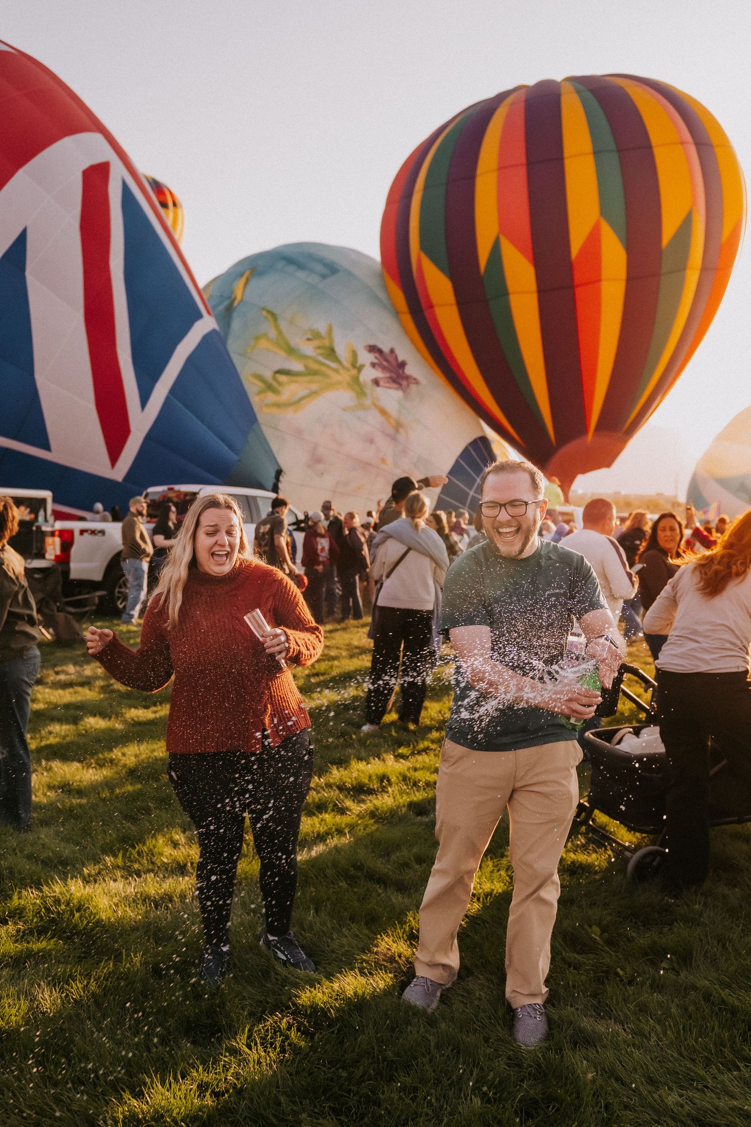 abq balloon fiesta proposal. engagement photographers albuquerque balloon festival. balloon fiesta elopement photographer. abq balloon trip