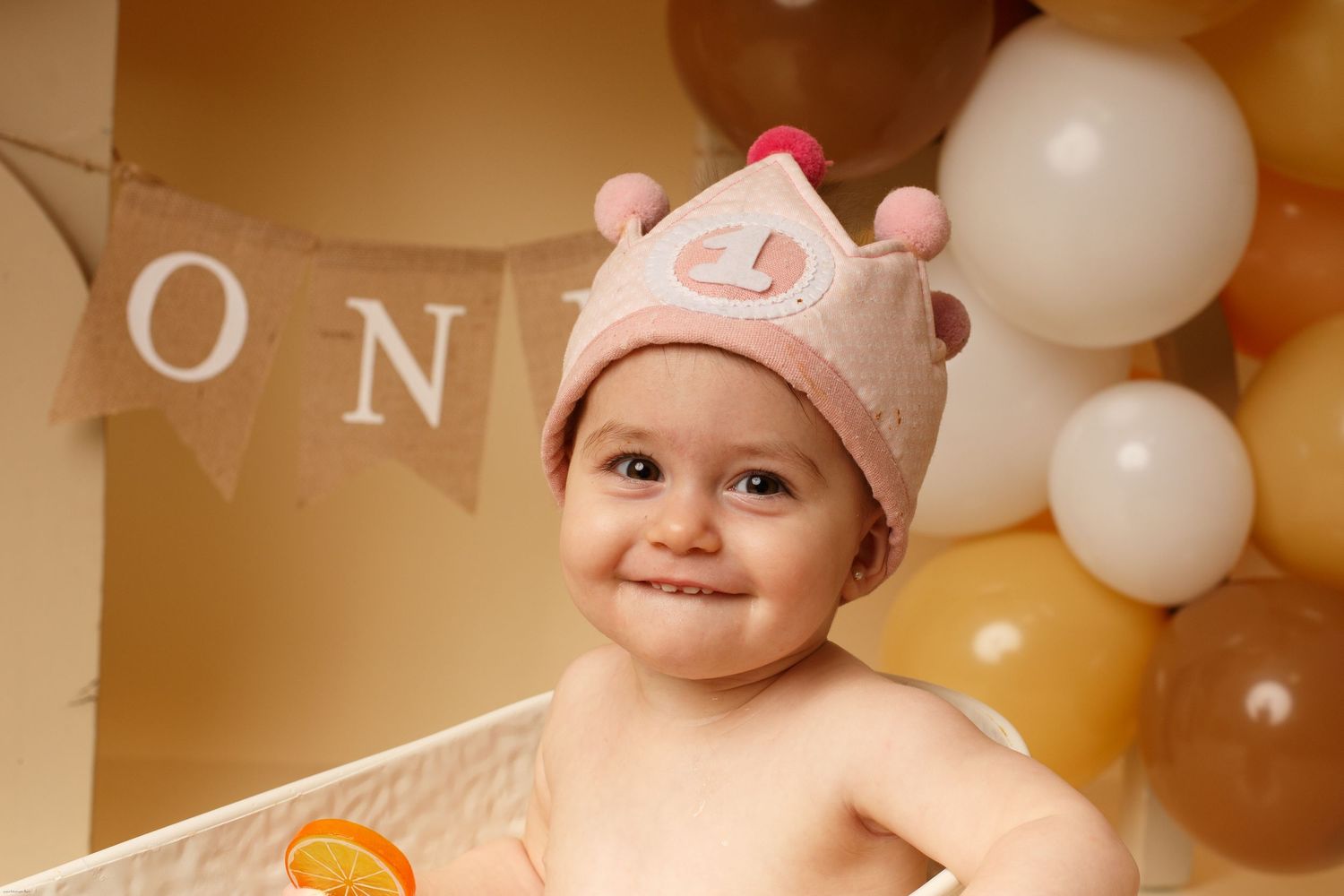 smash cake, fotografía smashcake, fotos de cumpleaños, cumple un añito, su primer añito, fotos de niños en estudio, estudio de fotografía