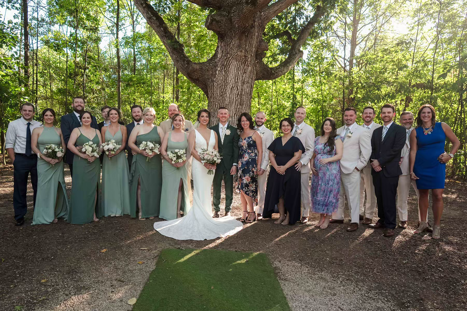 oak tree ceremony at Retreat 21 Wedding Venue