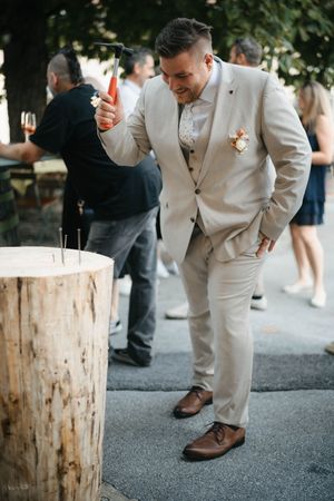 Nageln bei der Hochzeit