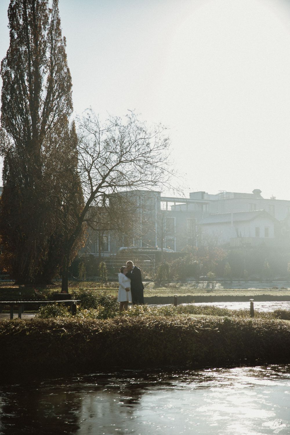 rosarium uetersen, hamburg, pregnant bride, standesamt, civil wedding, germany, babybelly, walkin in sunshine, spaziergang,