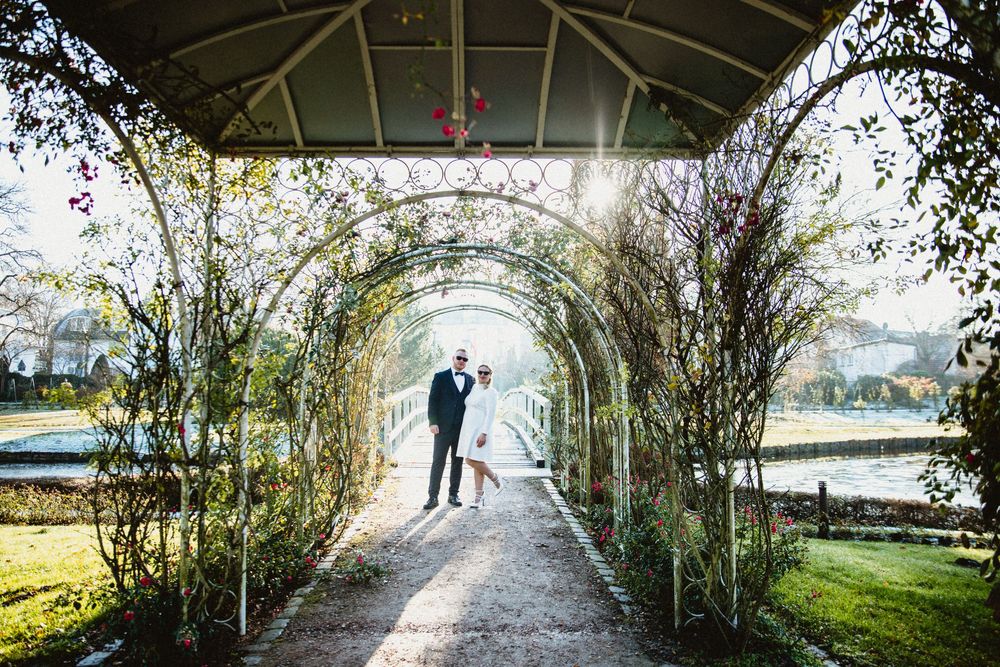 rosarium uetersen, hamburg, pregnant bride, standesamt, civil wedding, germany, babybelly, walkin in sunshine, spaziergang,