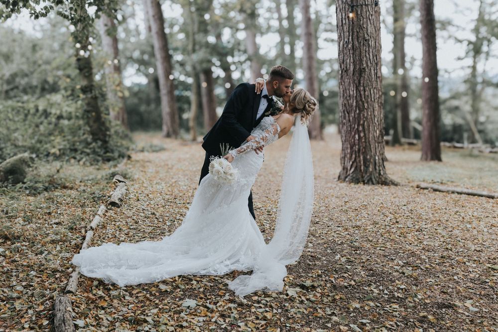 hobbit hill wedding photography bride groom dip kiss