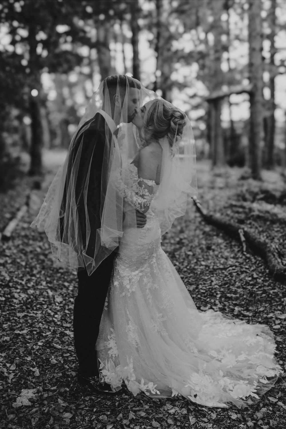 hobbit hill wedding photography bride groom veil