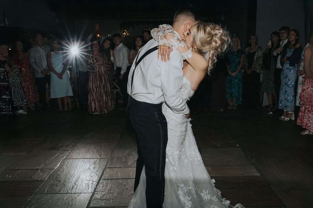 hobbit hill wedding photography first dance