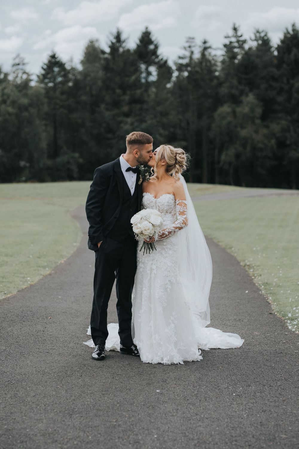 hobbit hill wedding photography bride groom