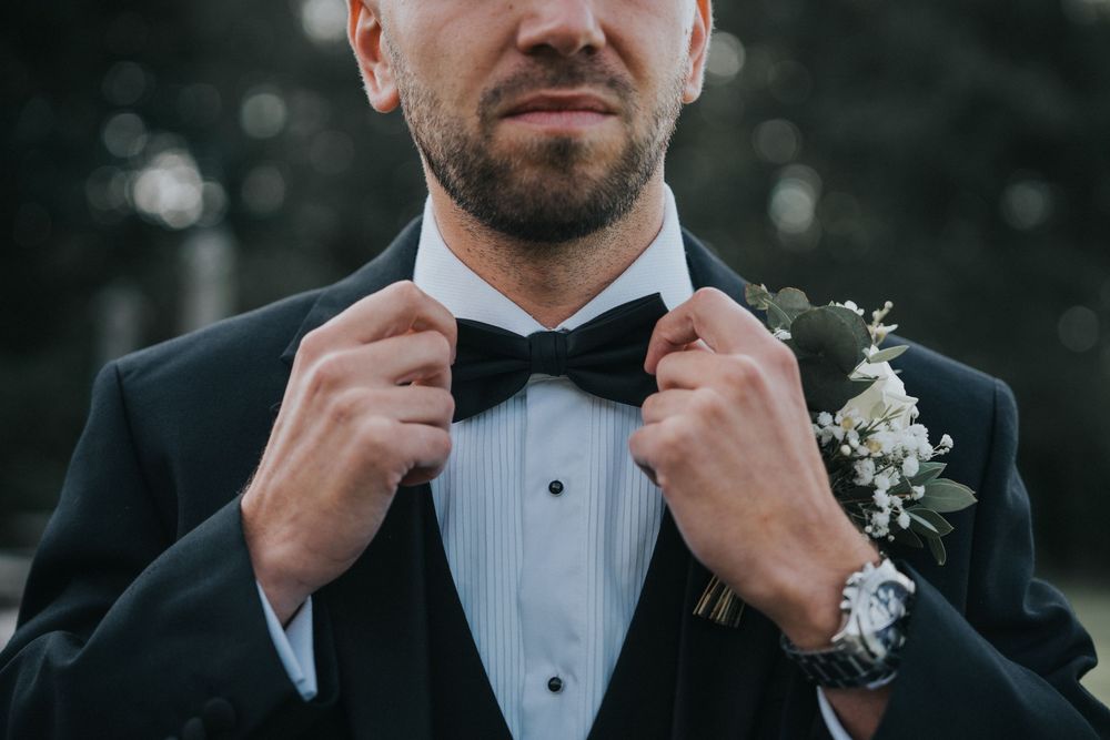 hobbit hill wedding photography groom prep