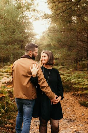 Séance photo de couple dans les yvelines, forêt de Behoust