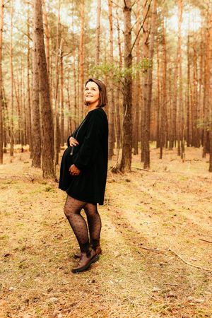 Séance photo grossesse dans la forêt de Behoust Orgerus yvelines