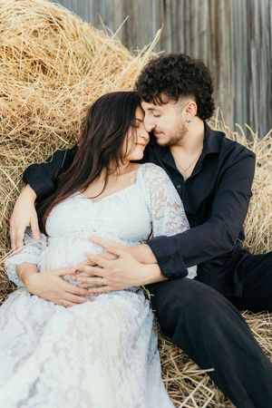 Photo de couple dans la paille champêtre  yvelines