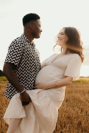 Photo de couple grossesse champêtre yvelines