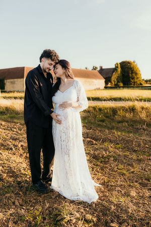 Photo de couple champêtre dans les yvelines grossesse