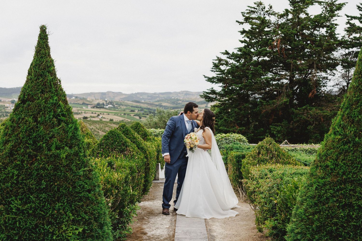 Bride and groom portrait at Quinta Valle do Riacho wedding venue in Alenquer