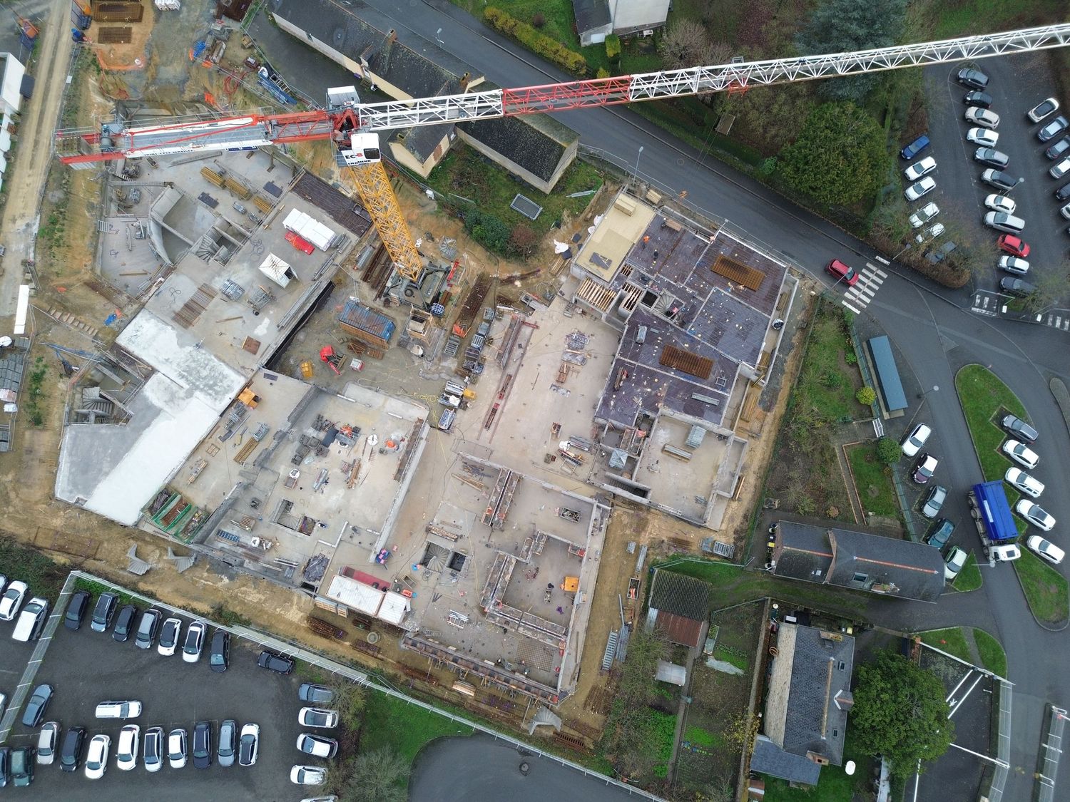 Photo drone chantier Bretagne – vue aérienne construction immeuble collectif et avancement travaux
