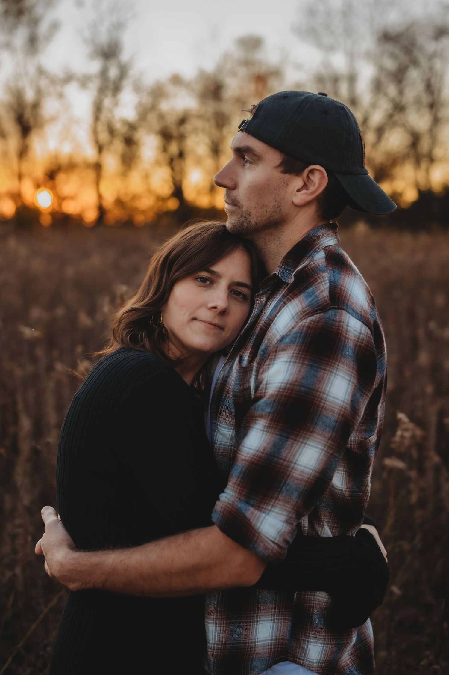 couple photo, golden hour, in field