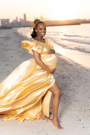 Experience the most elegant maternity photoshoot in Dubai with MohaStudio.
the best maternity photography experiences in Dubai and the UAE