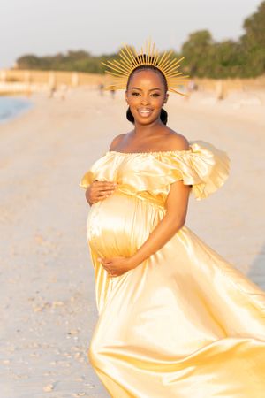 Experience the most elegant maternity photoshoot in Dubai with MohaStudio.
the best maternity photography experiences in Dubai and the UAE