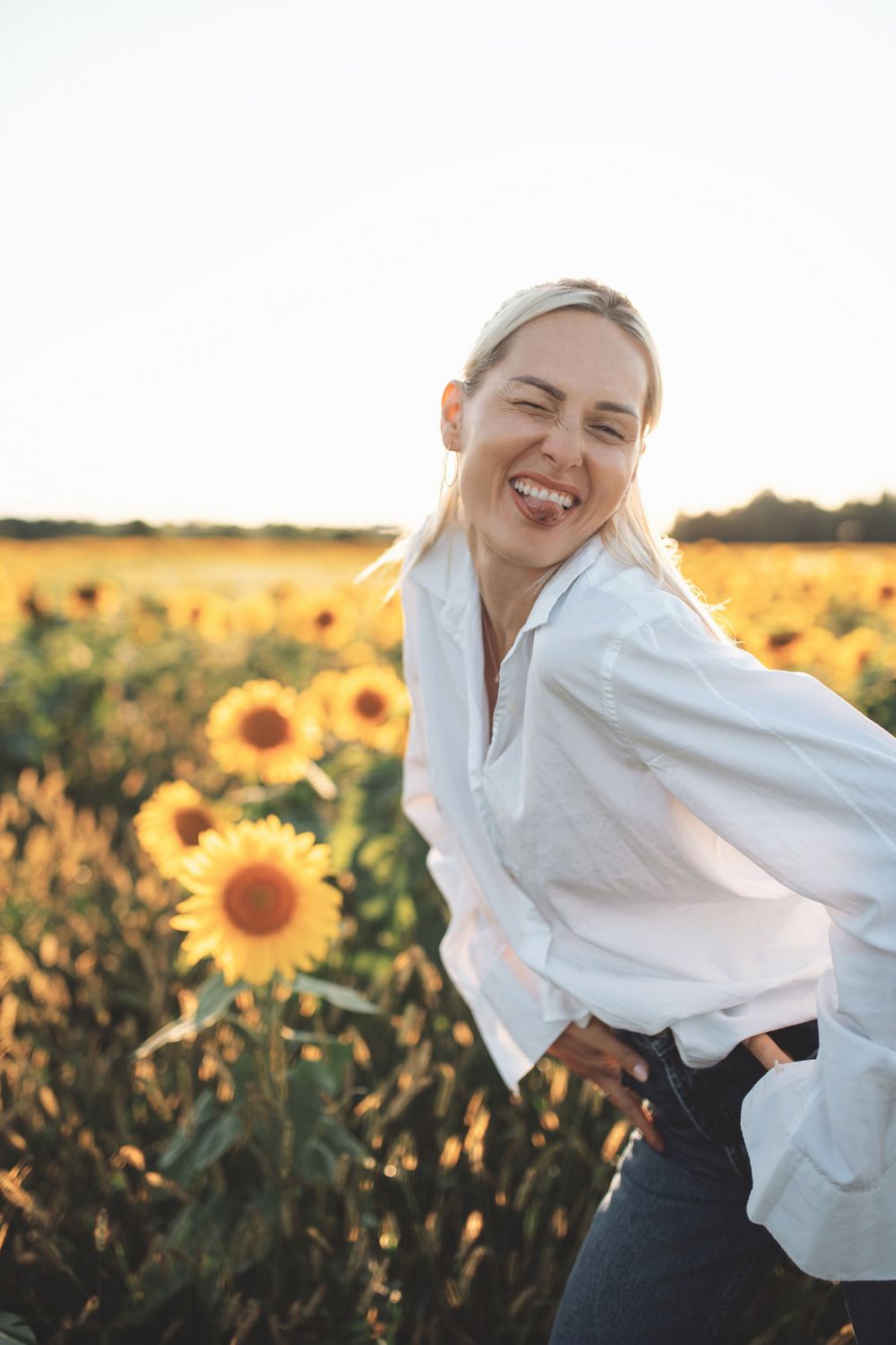 Asmeninė fotosesija
Fotosesija saulėgrąžų lauke
Vasaros fotosesija saulėgrąžų lauke
fotografė Viktorija
vivifotografija
vivifotografija.lt