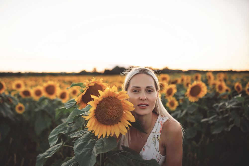 Asmeninė fotosesija
Fotosesija saulėgrąžų lauke
Vasaros fotosesija saulėgrąžų lauke
fotografė Viktorija
vivifotografija
vivifotografija.lt