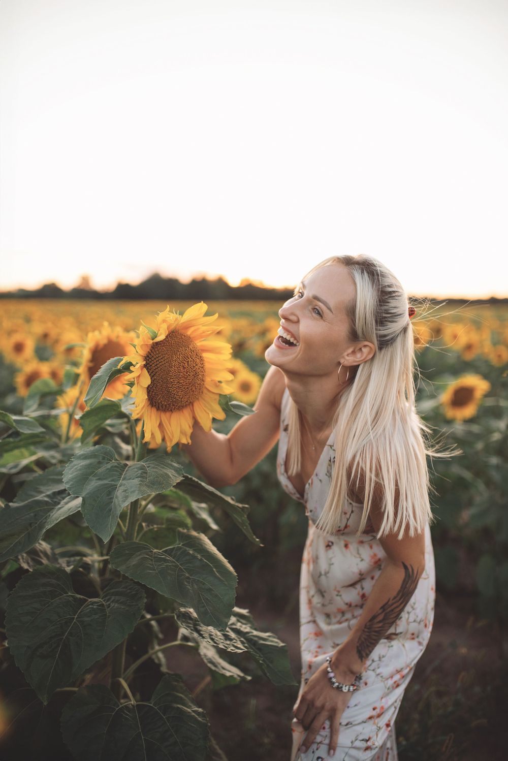 Asmeninė fotosesija
Fotosesija saulėgrąžų lauke
Vasaros fotosesija saulėgrąžų lauke
fotografė Viktorija
vivifotografija
vivifotografija.lt