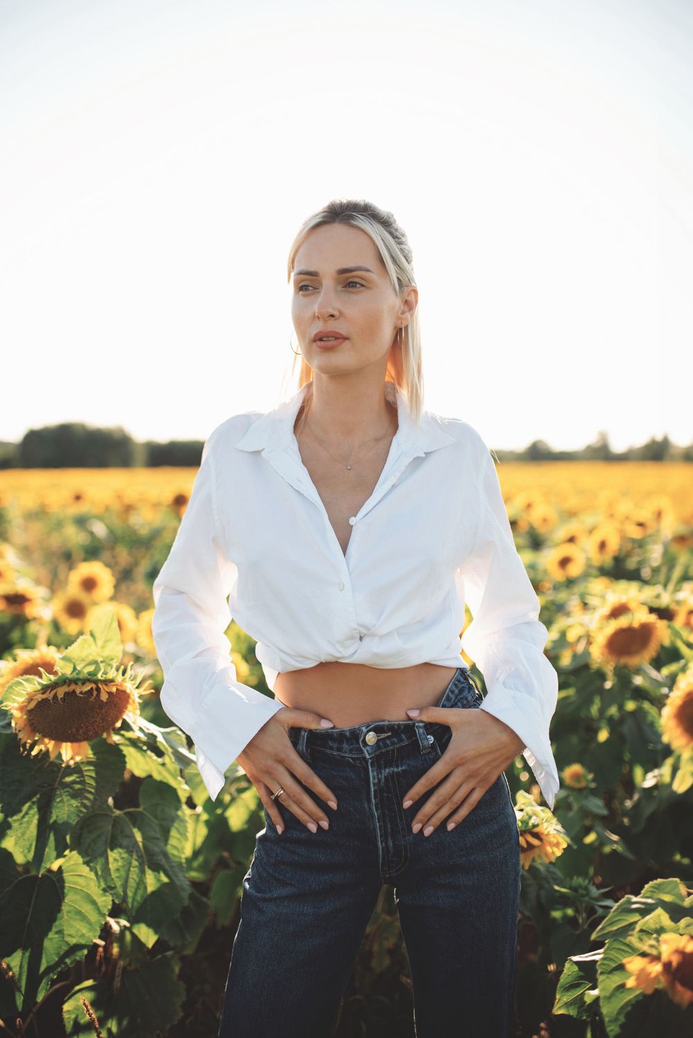 Asmeninė fotosesija
Fotosesija saulėgrąžų lauke
Vasaros fotosesija saulėgrąžų lauke
fotografė Viktorija
vivifotografija
vivifotografija.lt