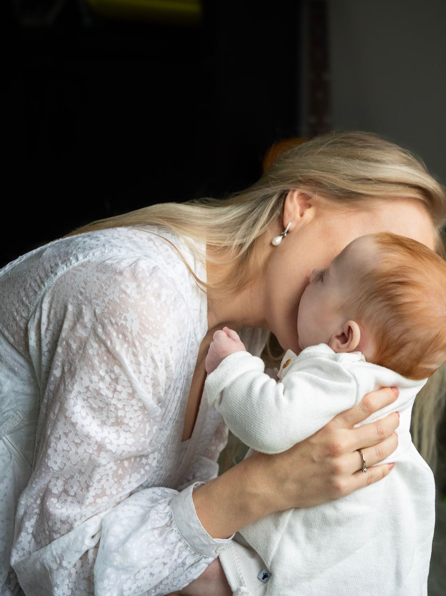 Newborn shoot van mama en dochter in Putten