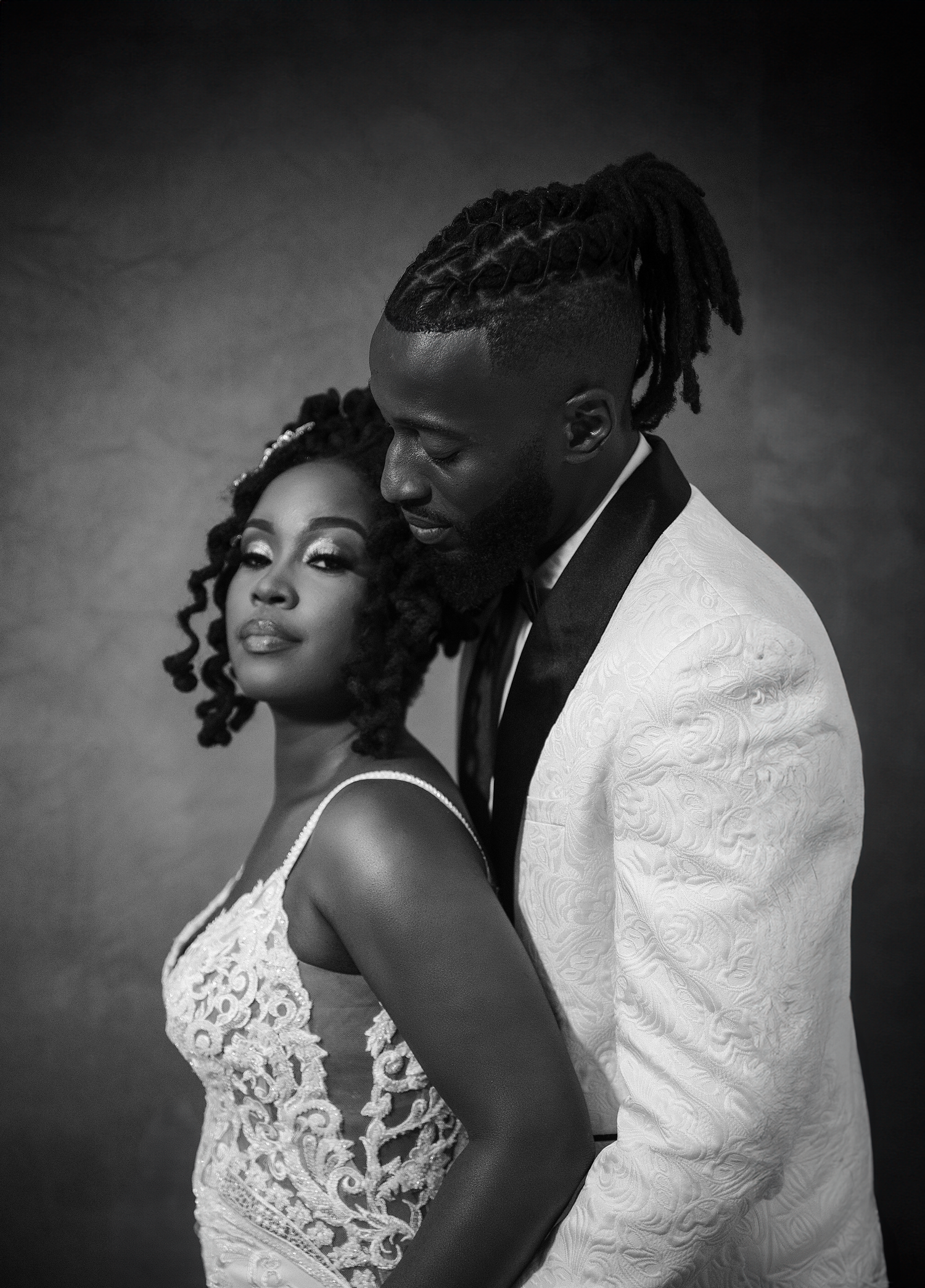 Elegant bridal portrait in a Dallas-Fort Worth venue, showcasing timeless wedding photography.